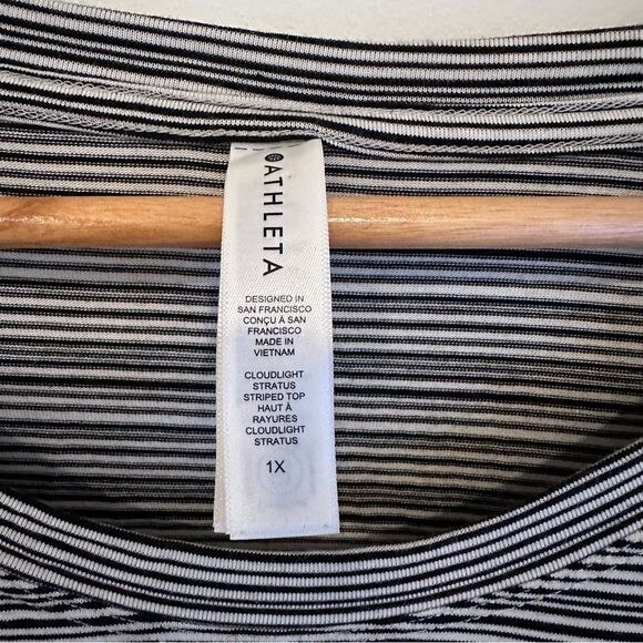Athleta Cloudlight Stratus Striped Black and White Women’s Top Size 1X - Picture 7 of 7